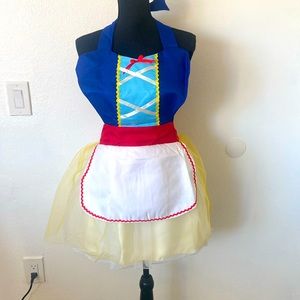 Snow White inspired apron 👑
